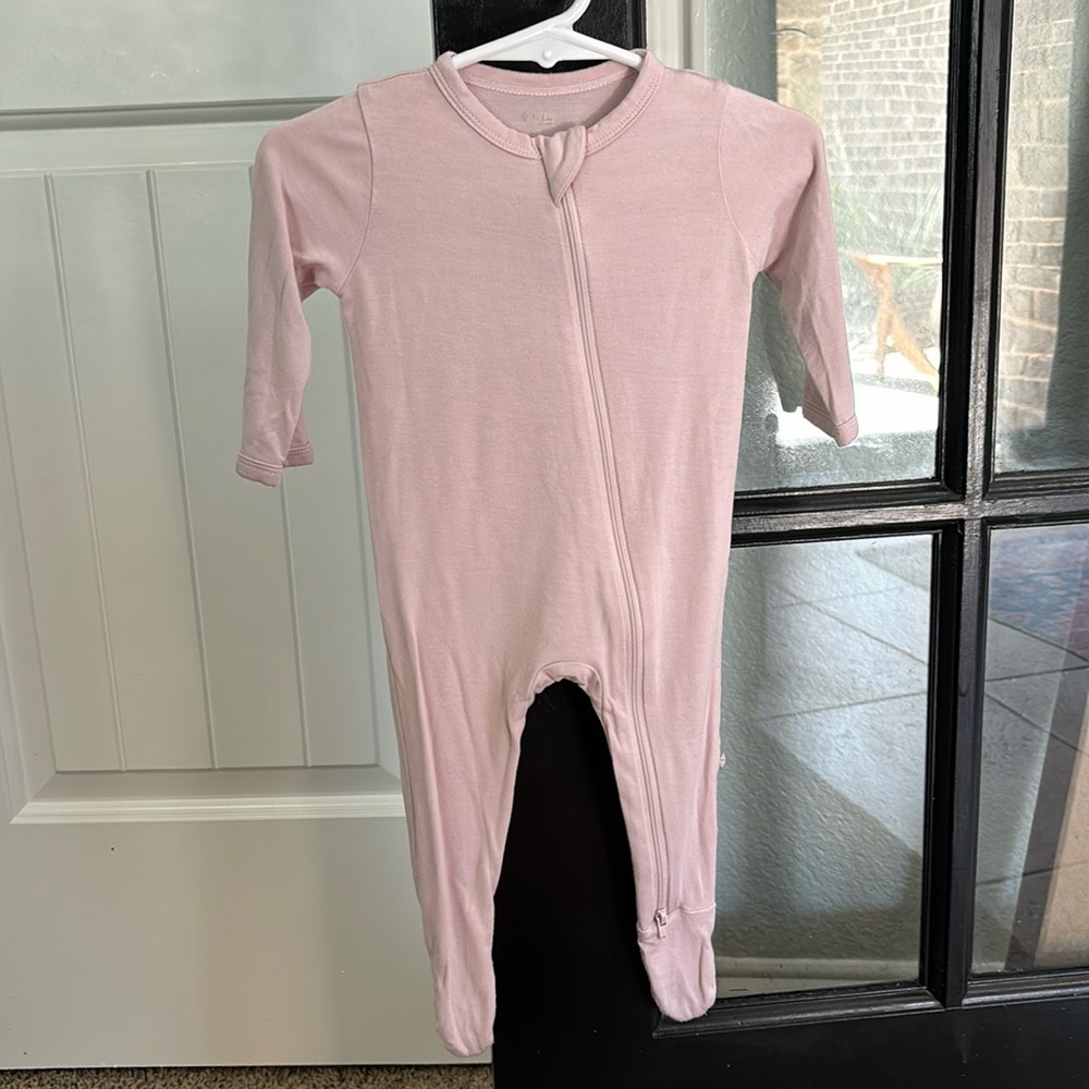 Kyte Baby blush zip onesie pajamas